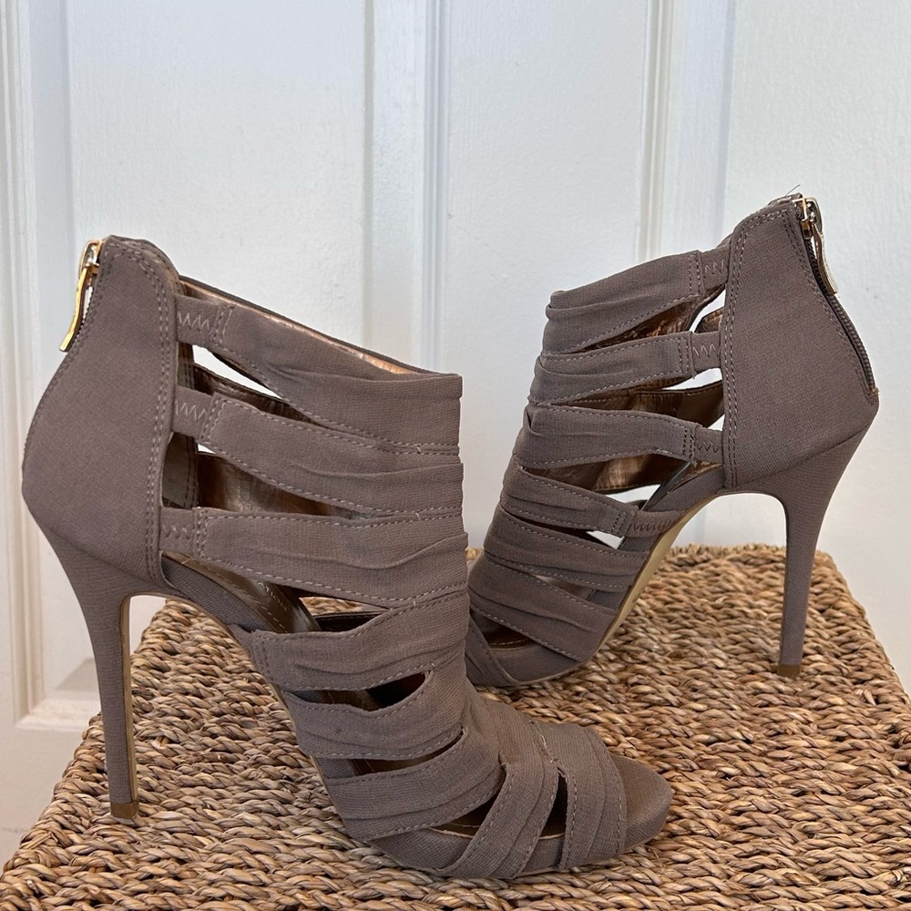 BCBGeneration Jubilee Peep-Toe Zip Back‎ Taupe Pumps 7M